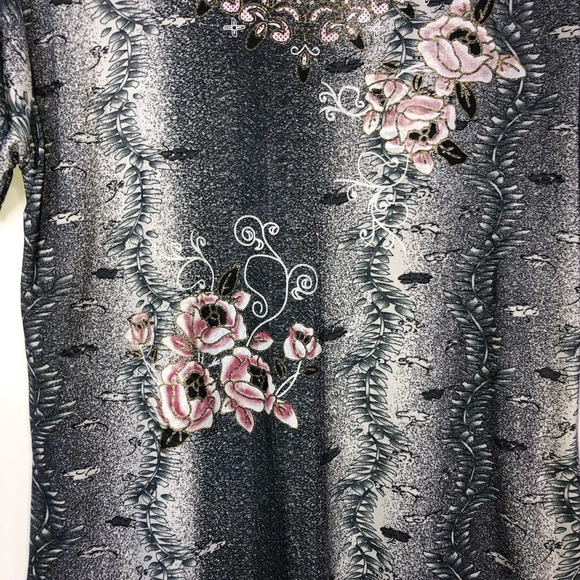 5/$25
Top L Grey Black Roses Silver Sparkle Short Sleeve T-shirt Style - Picture 9 of 11